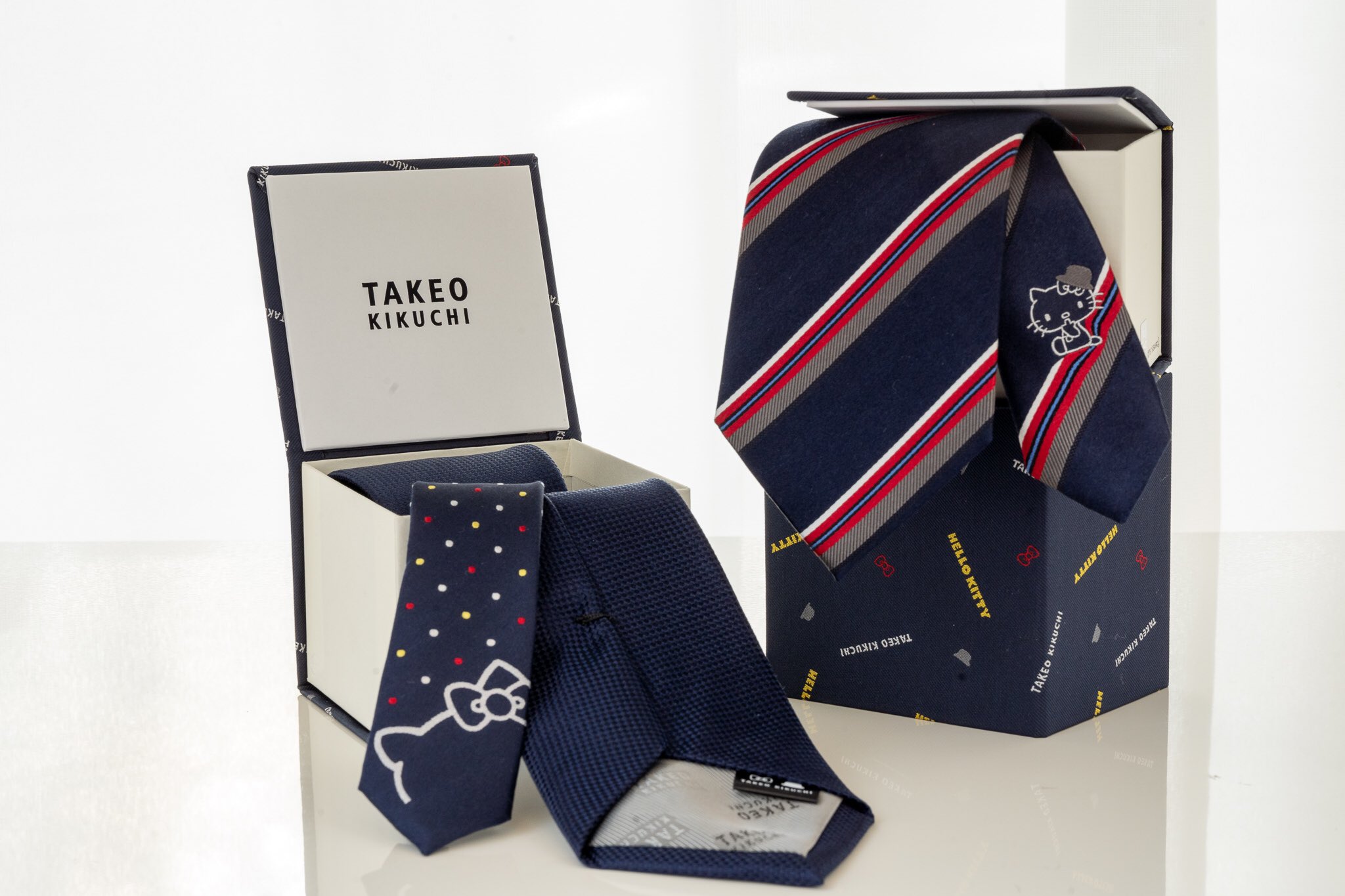 ハローキティショーボックス Hello Kitty Show Box Twitterissa 男性の色気と遊び心のあるスタイリングで定評のある Takeo Kikuchi コラボレーション シンプルでかっこいいネクタイの織りネームには Takeo Kikuchiの ボーラーハット と ハローキティの