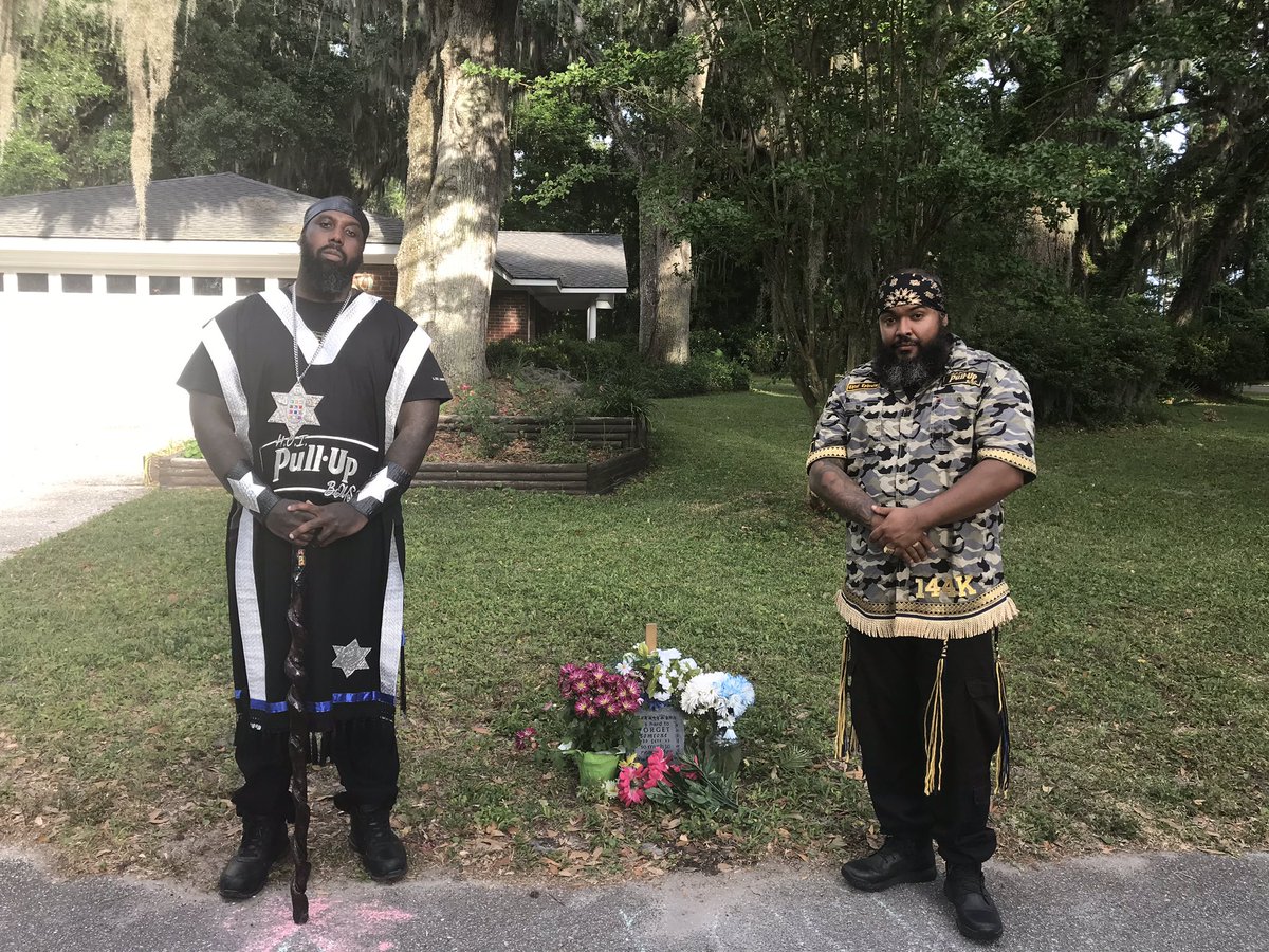 SaintAnointed's tweet photo. We Pulled up for #AhmaudArbery #pullupboys https://t.co/BfLPY3ZZbR