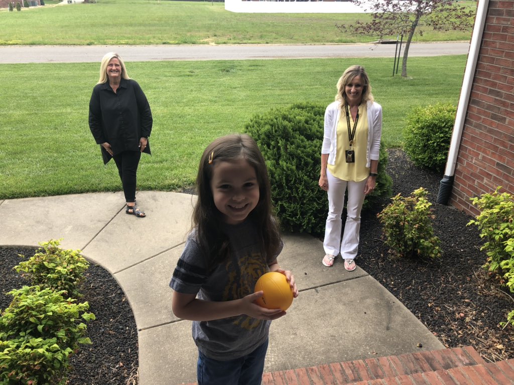 dwhitakertiger's tweet photo. Congratulations to Lillian! She made it into the 100 AR Point Club before school ended! She loves Weird School and Magic Treehouse books! Great job Lillian! #MurraySchools https://t.co/24GyU0qR0o