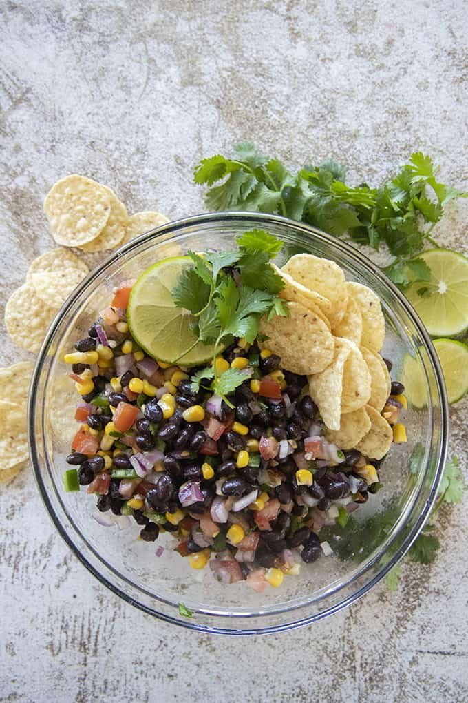 TheSaltyMallow's tweet photo. Black Bean Salsa – This black bean salsa dip is incredibly easy to make, and packed full of amazing flavor with black beans, corn, tomato, red onion, and some jalapeños for a nice kick! #thesaltymarshmallow #blackbeansalsa #dip #spicy 

https://t.co/a67pDzpAFe https://t.co/26JbGH90xj