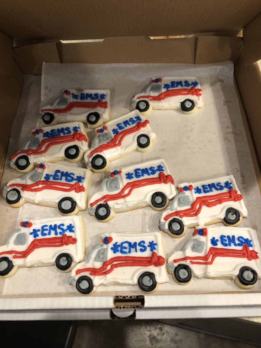 AdamsCountyEMS's tweet photo. Thank you to Jason Reid with Mariner Finance and to Underbrink’s Bakery. Mr. Reid delivered some pizzas for our Quincy Crews and Underbrink’s made us some delicious EMS cookies. Thank you both very much, we greatly appreciate it! #EMSWeek2020 https://t.co/ClmVNBuYkc