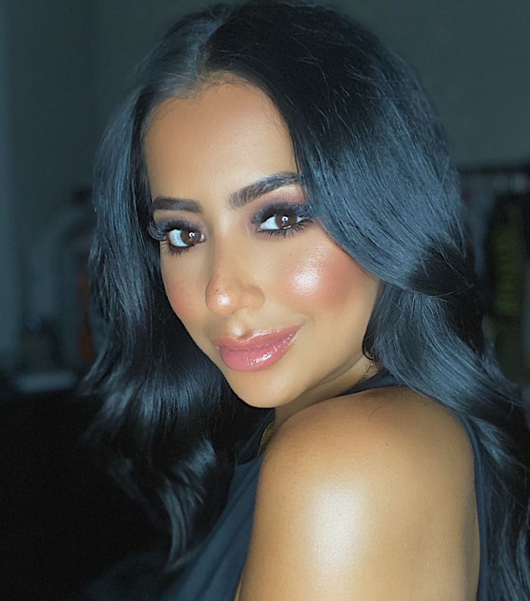 👑 <a href="/Jeyanney/">Jeyanney*MUA</a>'s final look she created on her recent virtual masterclass, Glowy and Smokey. 
.
She used Crownbrush OMG Eyeshadow Palette &amp; Pro Makeup Brushes 🔥🔥🔥
.
#Crownbrush #Masterclass #virtualmasterclass #makeuplook #londonmua #londonmakeupartist