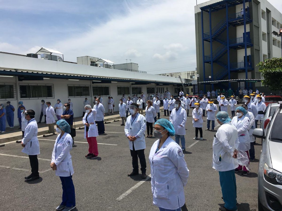 NoticieroHechos's tweet photo. Médicos y enfermeras del hospital San Rafael, que enfrentan día a día el #COVID19, pidieron a la @AsambleaSV aprobar una nueva Ley de Emergencia. Consideran que es momento de bajar la curva y prevenir. https://t.co/H31YBu88Gf