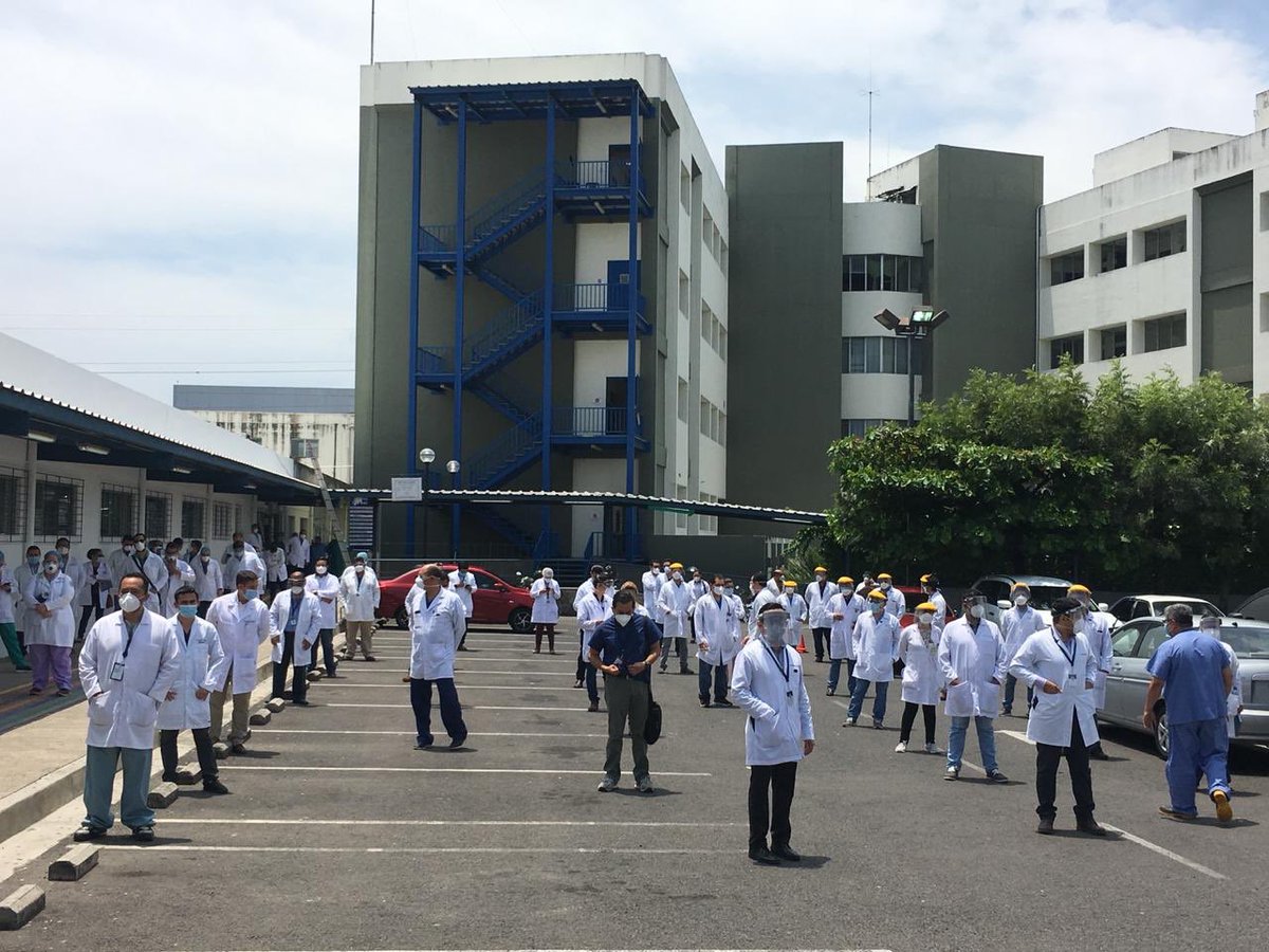 NoticieroHechos's tweet photo. Médicos y enfermeras del hospital San Rafael, que enfrentan día a día el #COVID19, pidieron a la @AsambleaSV aprobar una nueva Ley de Emergencia. Consideran que es momento de bajar la curva y prevenir. https://t.co/H31YBu88Gf