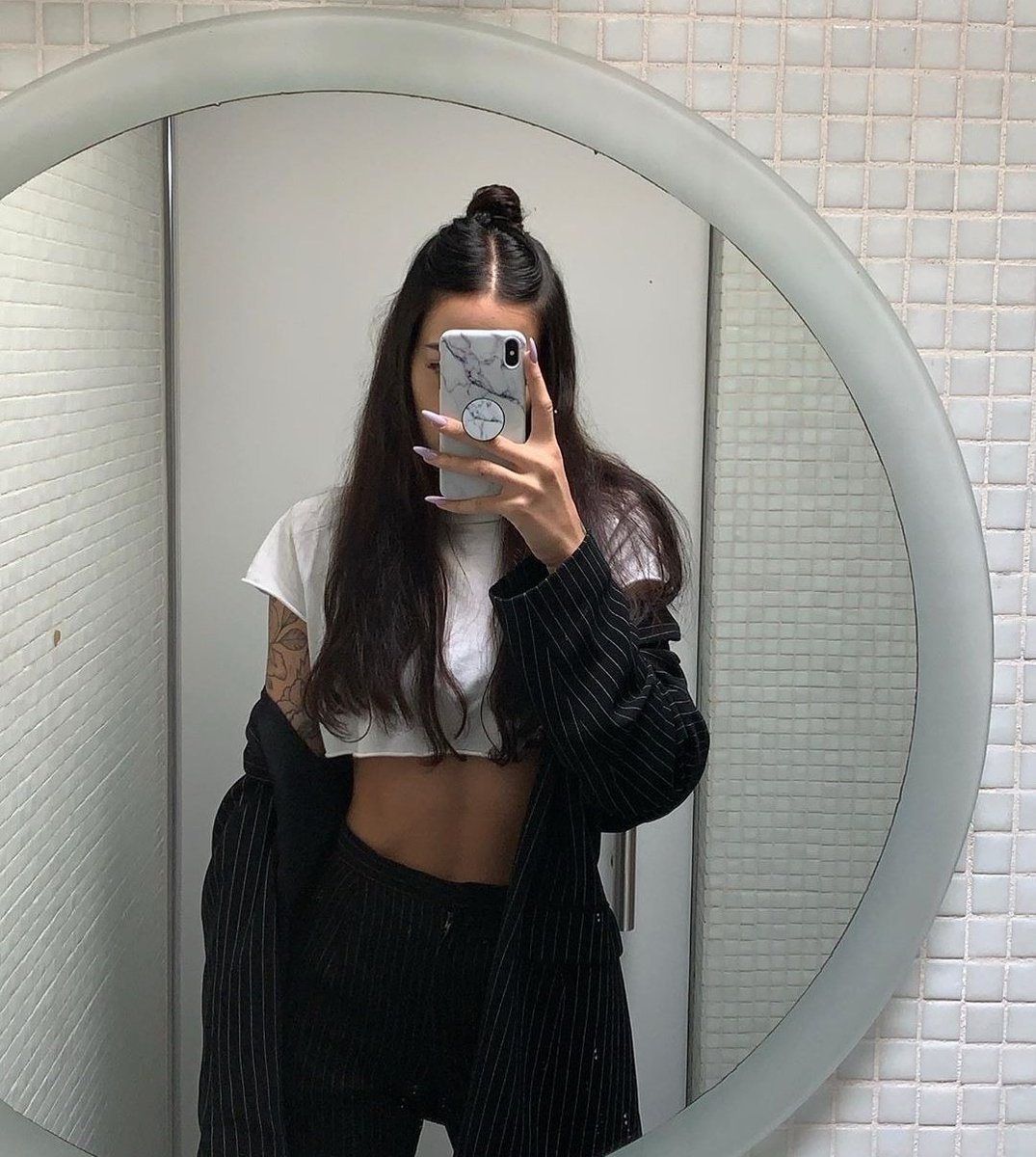 Itshanai's tweet photo. Wey quién dice que vestir del tianguis está mal??
Mi prima viste del tianguis y tiene más estilo que todo tu clóset nuevo, grow the fuck up!! https://t.co/R0IeLaBfoA