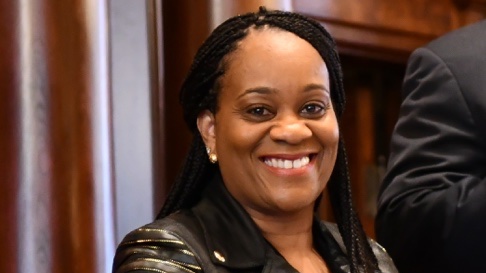 LLCoolK_4's tweet photo. Lightford promotes the Illinois Legislative Black Caucus Foundation Scholarship for high school graduates https://t.co/RyqWhgKuWS https://t.co/iNBTz2xtAa