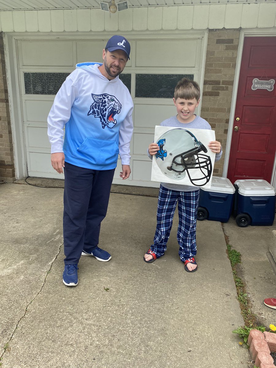 Coach Davis tweet media