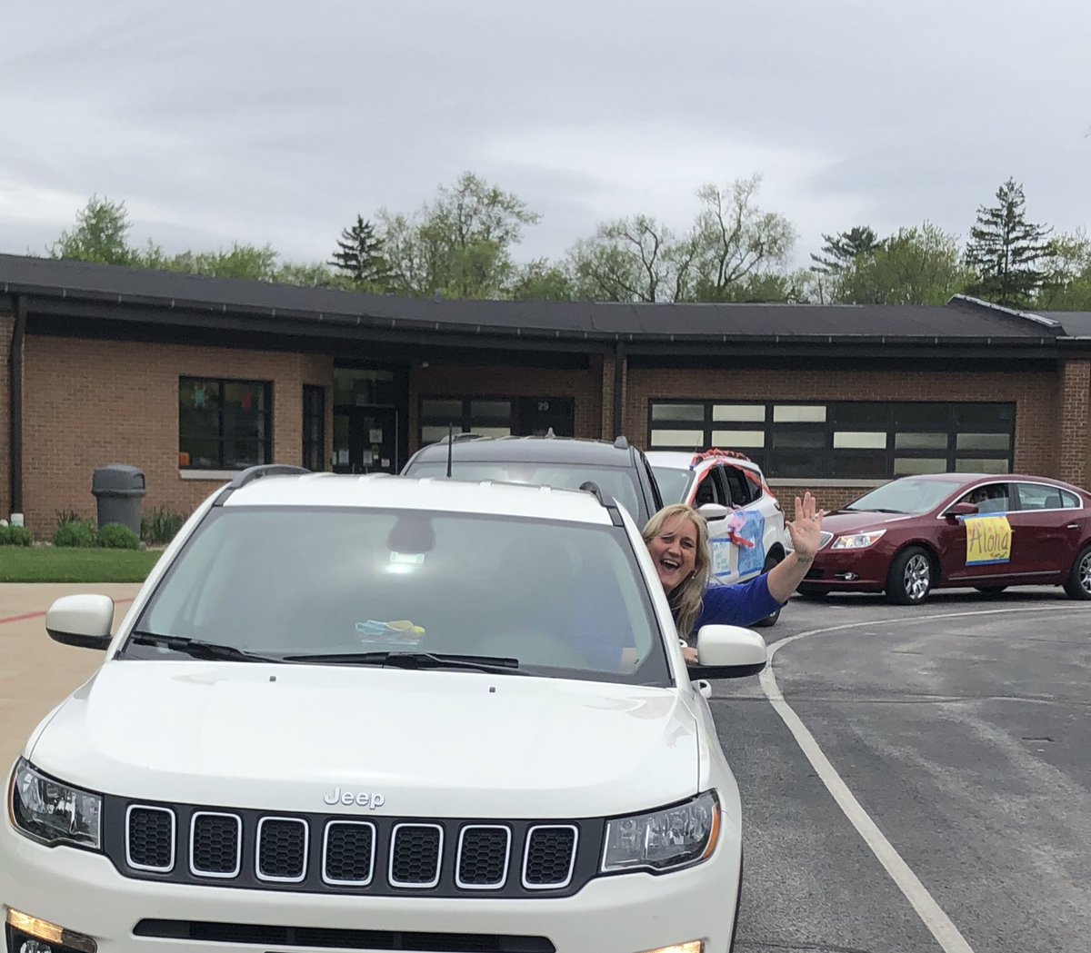 TothTigers's tweet photo. OK Tigers, look for the white Jeep leading the way and Bus 52 will mark the end of the parade! https://t.co/WLAfCkAy98