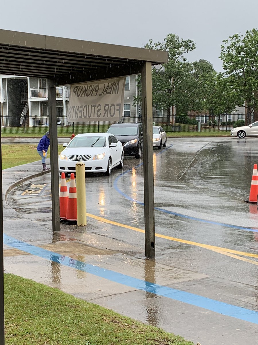 HarbisonWestEl's tweet photo. Don’t forget to pickup your student’s belongings TODAY! We are here from 4pm-6pm in the carline. #HWES #BelieveGrowSoar #pridein5 https://t.co/5gcW18KIU2