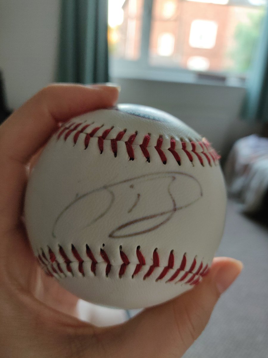 Here's one for you  @bluejays  @BlueJaysFansUK...A  @FisherCats baseball signed in person by  @BoFlows £2 per entry to  @MindCharity via  https://www.paypal.me/batflipsandnerds