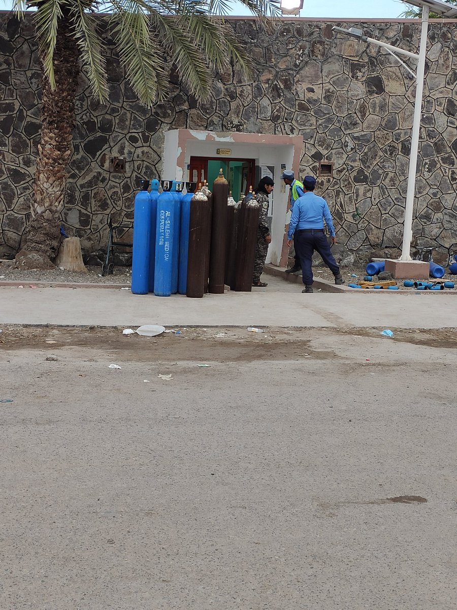 onsy93's tweet photo. I am wondering where are we going? At this quarantine, located in Aden Al Jomhurya Hospital people who are sick with coved-19 are facing slow death. Doctors are leaving the quarantine one after one. Today's morning there were only tow who are taking care of sick people #Aden https://t.co/9lUtp4qDpW