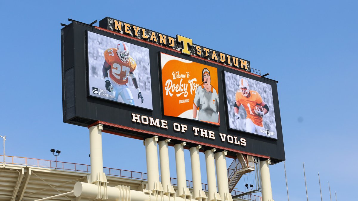 rymerrill781's tweet photo. Welcome to Tennessee @CoachDuggs https://t.co/PcXo7B1TVA