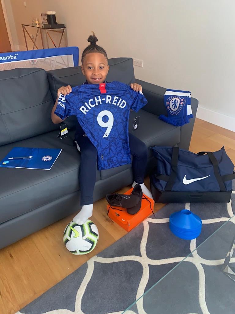 sheytrap's tweet photo. My little brother just signed his contract🥳🥺💓 https://t.co/j08QMZOlpK