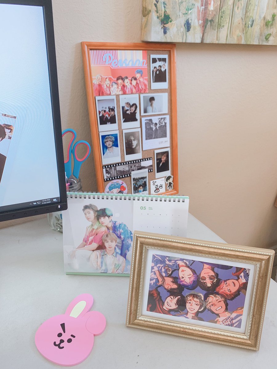 hunnytaekoo's tweet photo. Since California is gonna be in quarantine for a bit longer, decided to decorate my home office a bit ๐ฅฐ (and put my SG 2020 to use) ๐๐ #tkforever https://t.co/0SxLOJ82uA