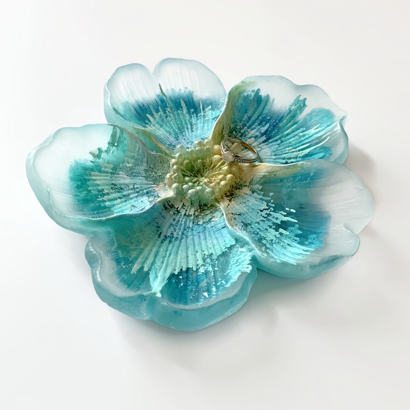 @BritishCrafting I’d really like to send this flower to it’s forever home. It really is beautiful in real life #tbchsellershour #ringdish #flowers thebritishcrafthouse.co.uk/product/flower…