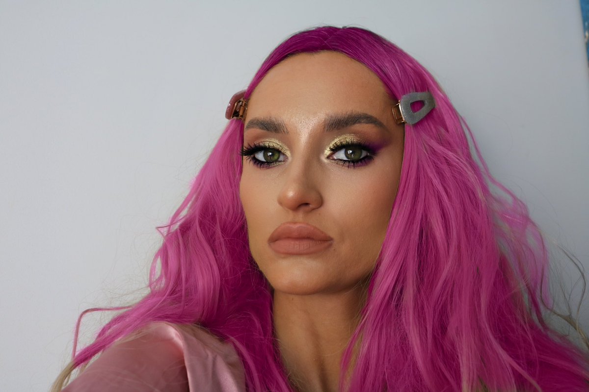 stoicadidi's tweet photo. @ABHcosmetics so hard cause I love a good beat face🤔🐥. Most foundation and blush - less - eyeshadows https://t.co/hjeYaHyfLh