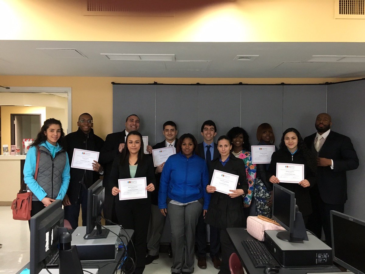 airhasiescardo's tweet photo. Miss my time doing work and becoming a Certified Bank Teller during Spring of 2016. This was with the Association House of Chicago. Thank God I am back living in Midwest once again. This time Minneapolis, Minnesota. #MidwestCharm #JustTheNextChapterInMyLife #HasiAganistTheWorld https://t.co/PfVGJivED3