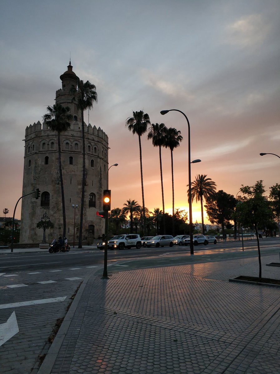 Caarmeeen22's tweet photo. quiero pasear contigo por Sevilla https://t.co/hfC4G5iT6R