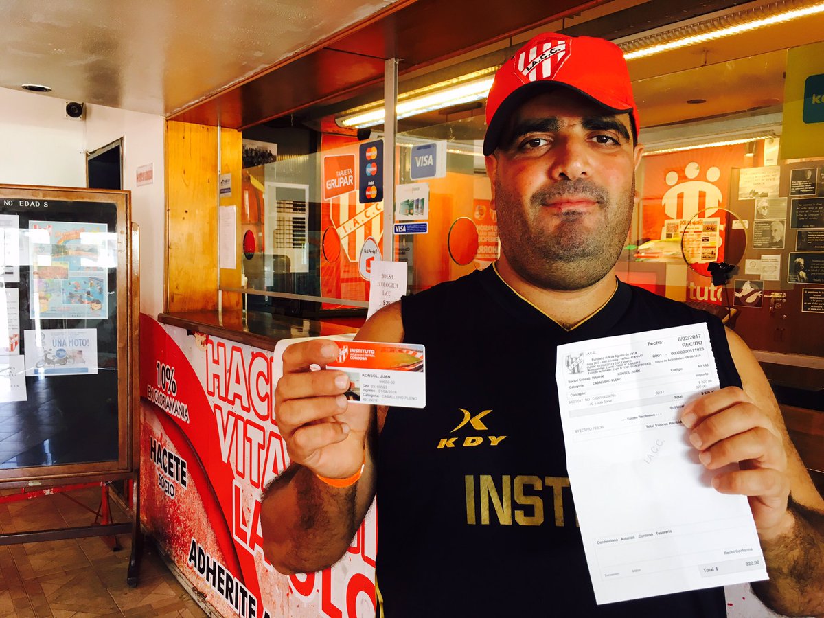 InstitutoACC's tweet photo. #FanáticosDeLaGloria ❤️

Juan Konsol, un fanático de #Instituto 

A los ocho años llegó junto a su familia de Siria, y una vez instalado en Córdoba, surgió el amor eterno por La Gloria. 

Su historia: https://t.co/pSIkeBGaCh

#EnLasMalasMuchoMás 🇦🇹 https://t.co/pwrZBBdOu0