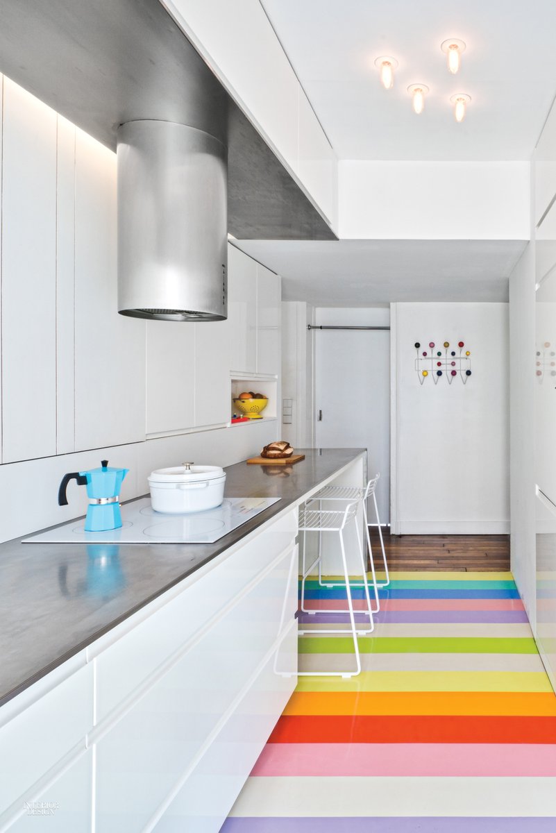 When SABO renovated a 775-sq.ft. penthouse apartment in a century-old building in a Parisian neighborhood, the design included a plant wall, tons of light, and the floor of the otherwise white-on-white kitchen is a veritable rainbow: bit.ly/2yhZ1GL
<a href="/thenkba/">The NKBA</a> #NKBA
