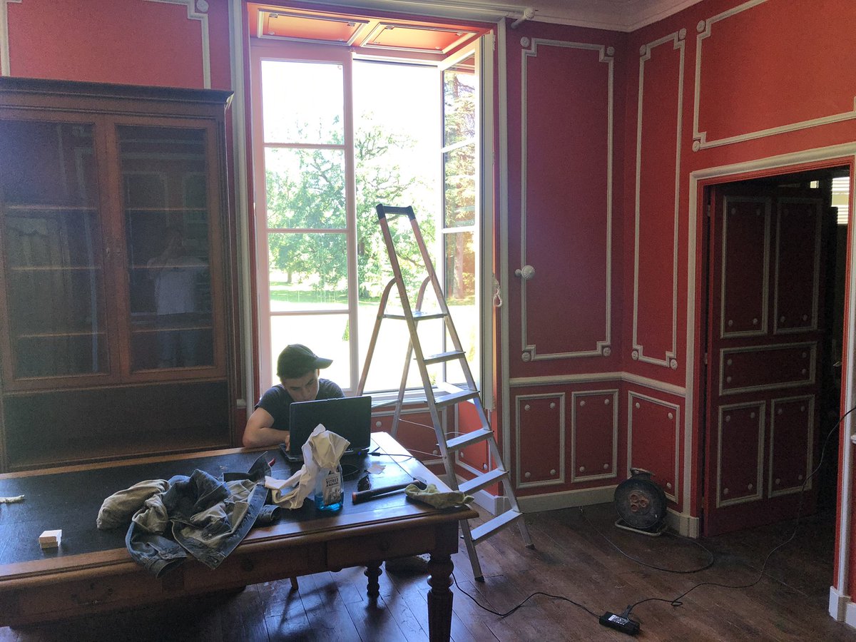 DavidGUTSCHER's tweet photo. Rénovation en cours du bureau de notre conservateur ! https://t.co/qbvSqaxUFu