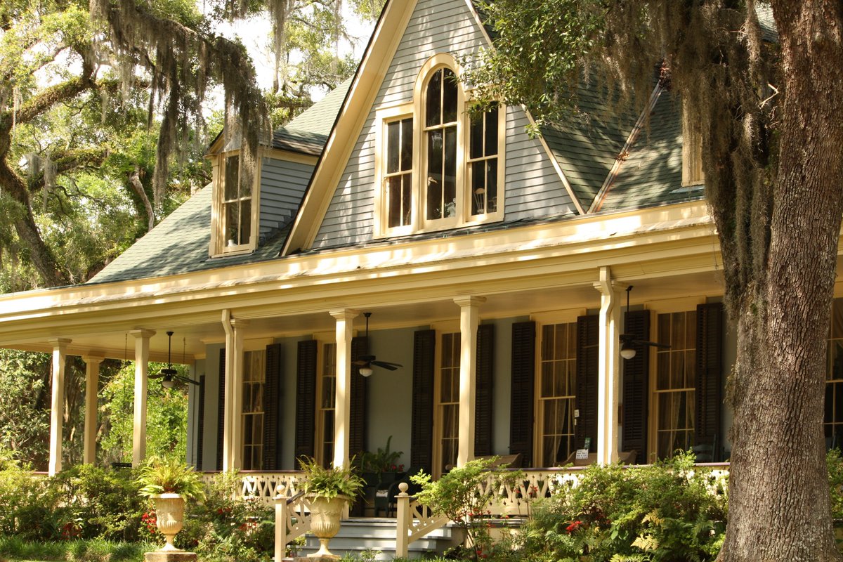 homepropest_ON's tweet photo. Raccoons 🦝 and squirrels 🐿 can access your house from several points of entry, which often include chimneys, vents, downspouts, and soffit vents. Take some time this week to inspect your house for where it could be vulnerable. Prevention is key! #homemaintenance https://t.co/F64tcpyx3t