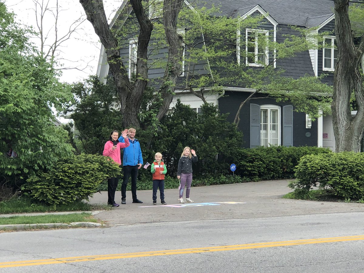 TothTigers's tweet photo. On 6th street heading toward Walnut Street! Love seeing all the Toth Families https://t.co/MTciC3bGn6