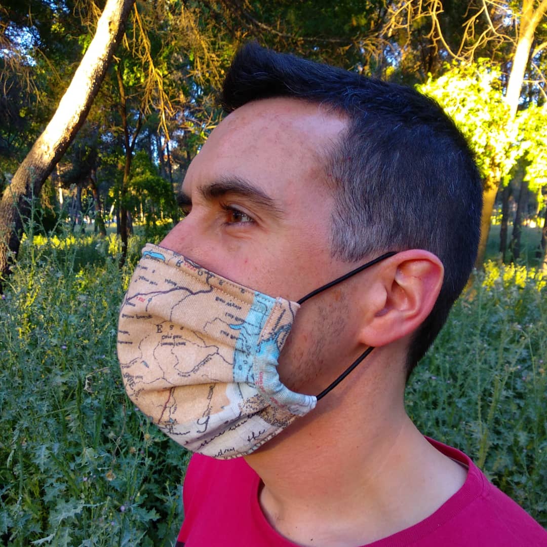 sdomzu's tweet photo. @MapsCrafts @wasurme @Galactero ¡Me ha encantado el resultado! 🤩😷🗺️ Hoy la recibí y estrené en el paseo #geomask #geomascarilla #geogeek #YoSoyGeógrafo #geografía #mapa #mapas #geocuriosidad https://t.co/TsDKkKlXcG