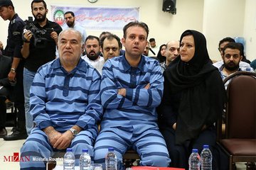 Edoardo__2000's tweet photo. #وحید_بهزادی  و #نجوا_لاشیدایی مسلما به تنهایی که ۱۶۷هزار خودرو رو نتونستن احتکار کنن،
اون مسئولینی که باهاشون زد وبند داشتن  جرمشون خیلی خیلی سنگینتر از این دو نفره.
 ما خواستار حکم اعدام قطعی  وسریع همه این اخلالگران اقتصادی هستیم.
شاید عبرتی باشه برای بقیه
#قوه_قضائیه https://t.co/sGnW2PcSrF