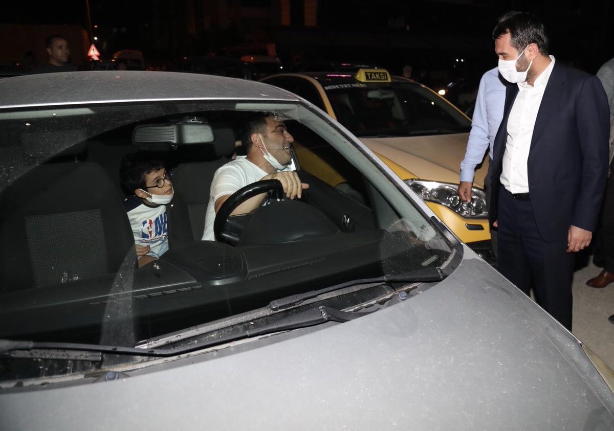sahin_serifoglu's tweet photo. Bir gişe rekoru da biz kırdık.😊

Arabada sinema etkinliğimizi halkımızın büyük katılımı ile gerçekle��tirdik.🚘🔛🚘

Teşekkürler #Elazığ💐 https://t.co/65NEVp4sRx