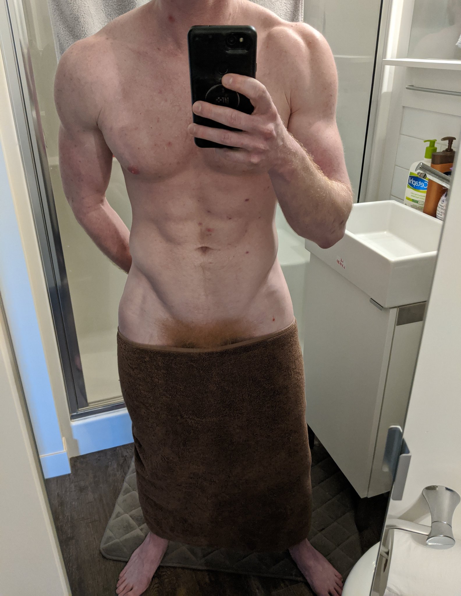 Towel or no towel? New post on OnlyFans! https://t.co/t7nz4zzmRs https://t.co/nZFes5sNmf