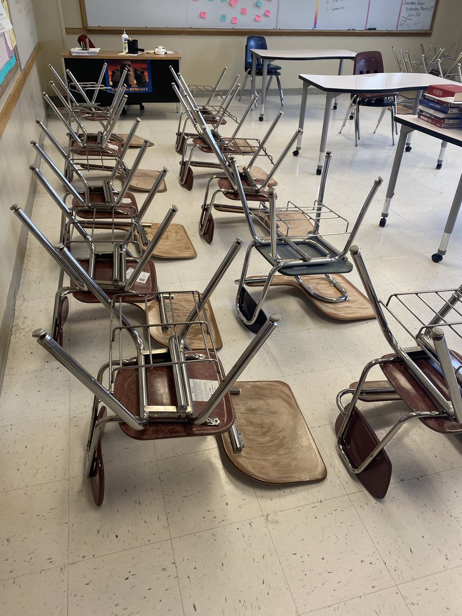 BrittSherer's tweet photo. I like this classroom more with students in it. Missing all my students faces so much today! #keepdreaminganewdream #wegotthis #stayingabovetheline #eventhoughitshard #missyou #teacher @SMNindians https://t.co/lfa4X58LLy