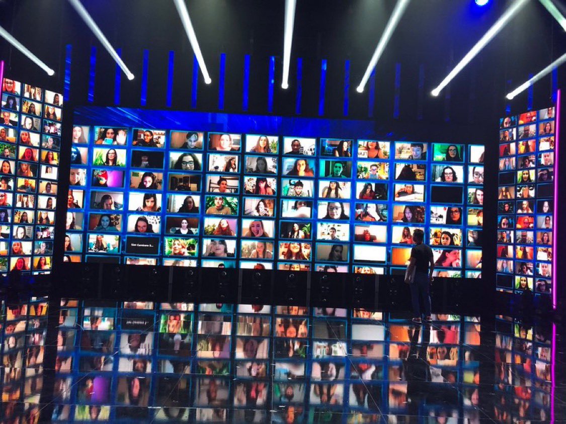 ManuGuix's tweet photo. Parece que estamos en Matrix y vamos a ver al arquitecto. ME FLIPA. #OTGala10 https://t.co/ClGs4baxkr