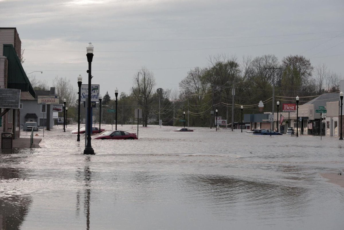 AlexBronsonMI's tweet photo. It’s devastating to hear about the Edenville Dam failure and I’m hoping everyone in the area makes it out healthy and safe. This is another illustrative example of why we need to invest in Michigan’s water infrastructure...1/3 https://t.co/No0xz84TFl