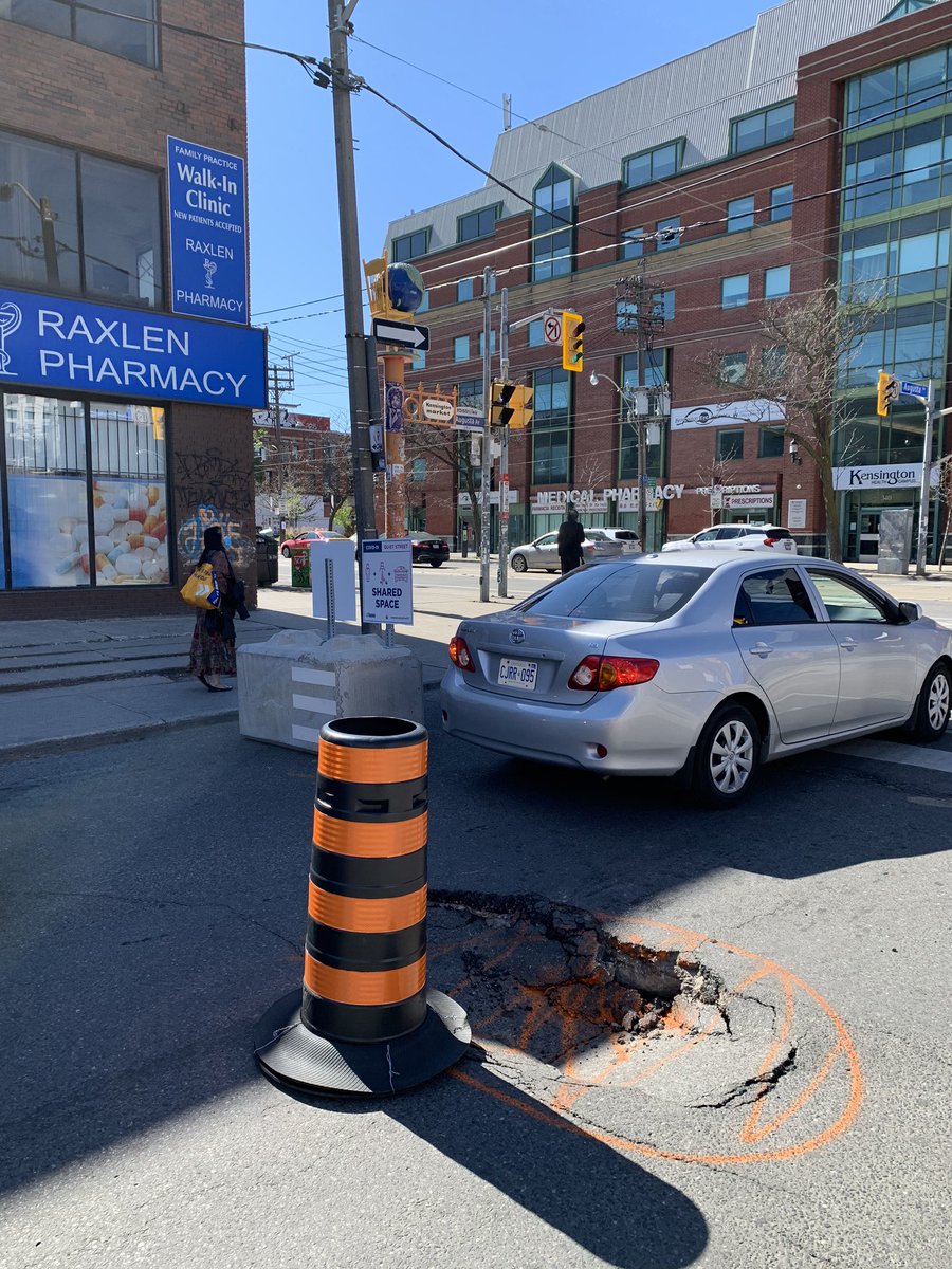 indiligint's tweet photo. @311Toronto Bad #sinkhole at corner of Augusta and College.  Someone put a pylon from across the street. Cars are having an issue https://t.co/ea5K7nJC8a
