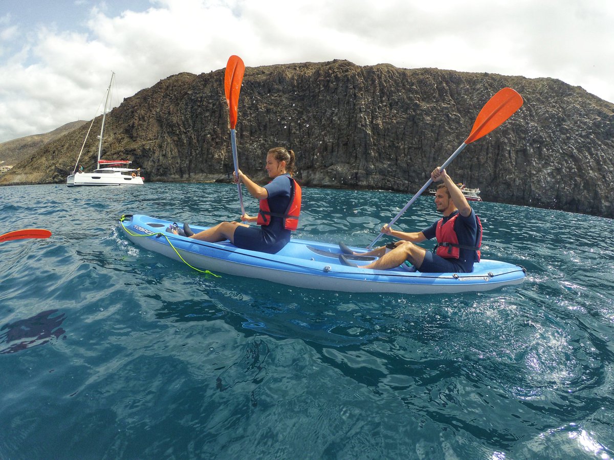 I fell in love with #kayaking❤
It was so peaceful to be out there on the ocean. Only us and #nature🐠🌊

#tenerife #sports #loscristianos <a href="/Frail77/">Zoltan Biro</a> #deportes #watersports