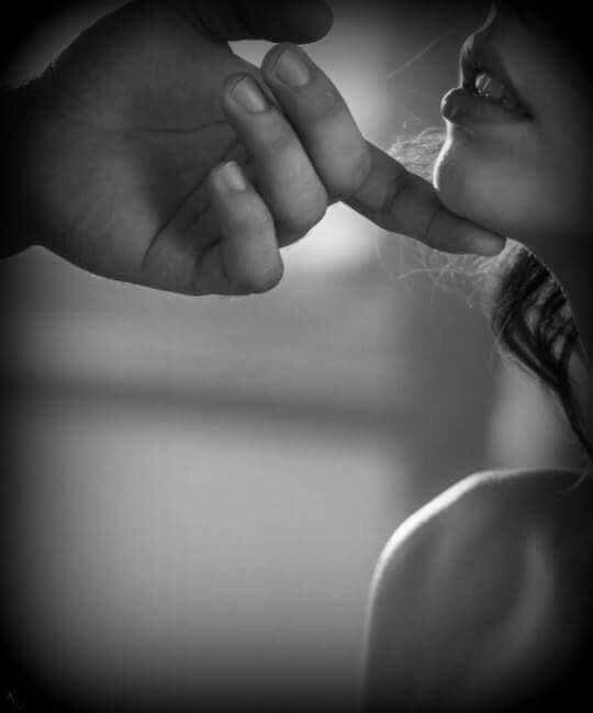 nicotera701's tweet photo. Ti terrò
per sempre
nella mia
anima,

così che 
tu possa 
diventare
tutt'uno
con ogni
mio respiro.🌹 https://t.co/K5twD3iY4p