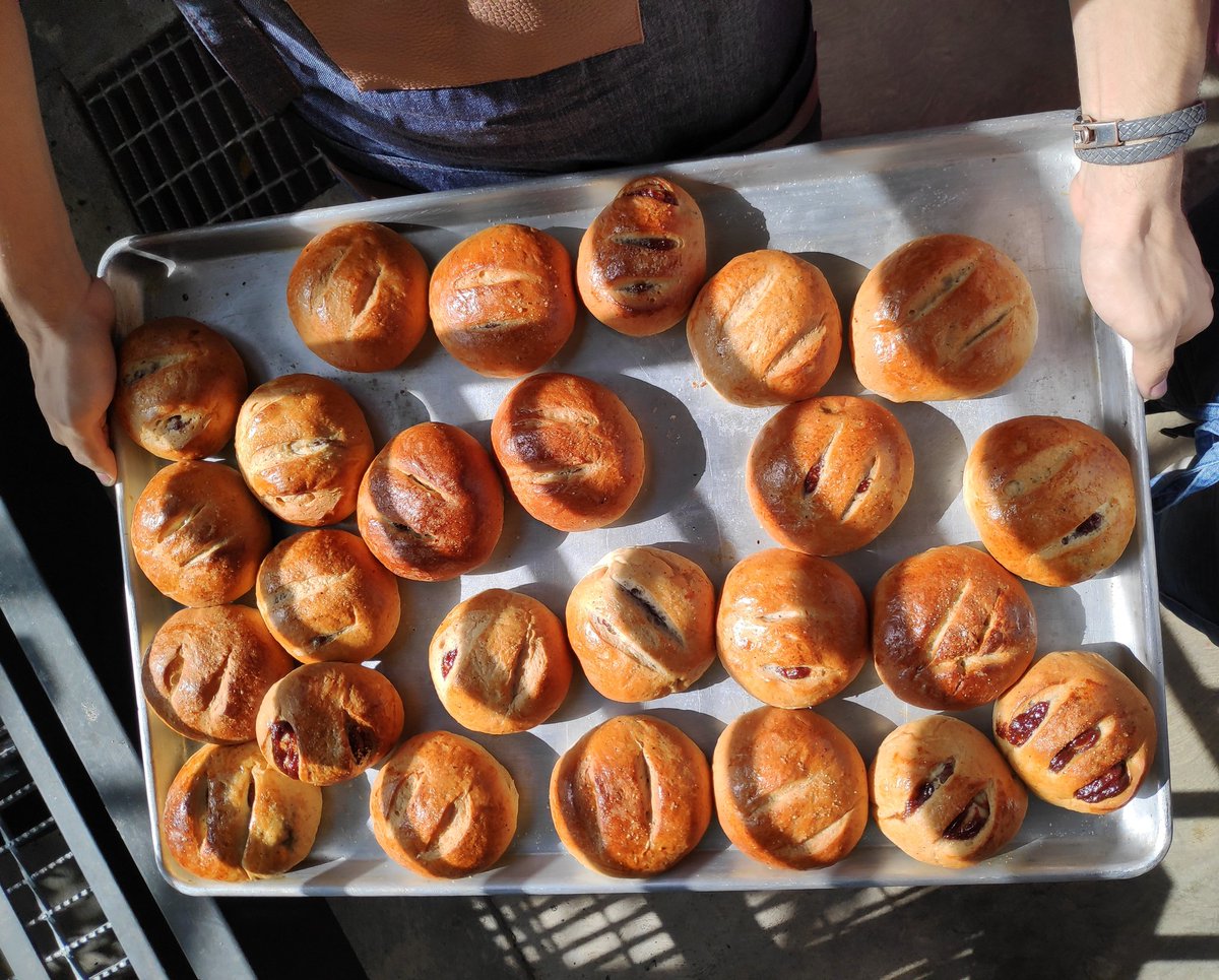 karielamc's tweet photo. Mi Sobrino esta haciendo para la venta sus Panes de Guayaba. Son muy buenos.
Estamos en Guacara, por la Av. Piar con delivery hasta  El Saman. https://t.co/CvgqWKLd6H