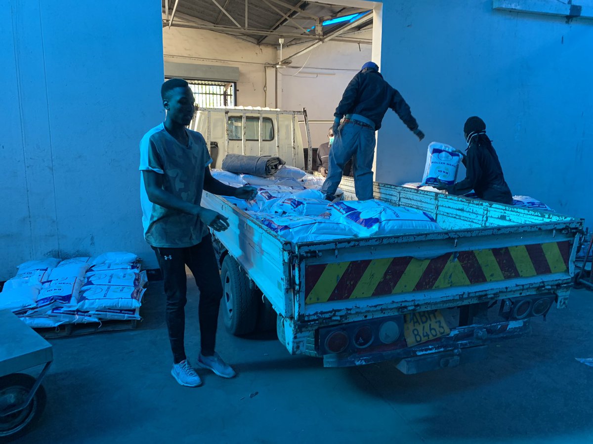AlbertMavunga's tweet photo. Preparing for another round of distribution to over 200 families on Thursday This will help families affected by #lockdownzim #Covid19Zim get food during these tough times in #zimbabwe #Covid19Zim @smile4africazim @world_help @jeffarington we get to minister in practical ways https://t.co/8ZkUH1Dw3V