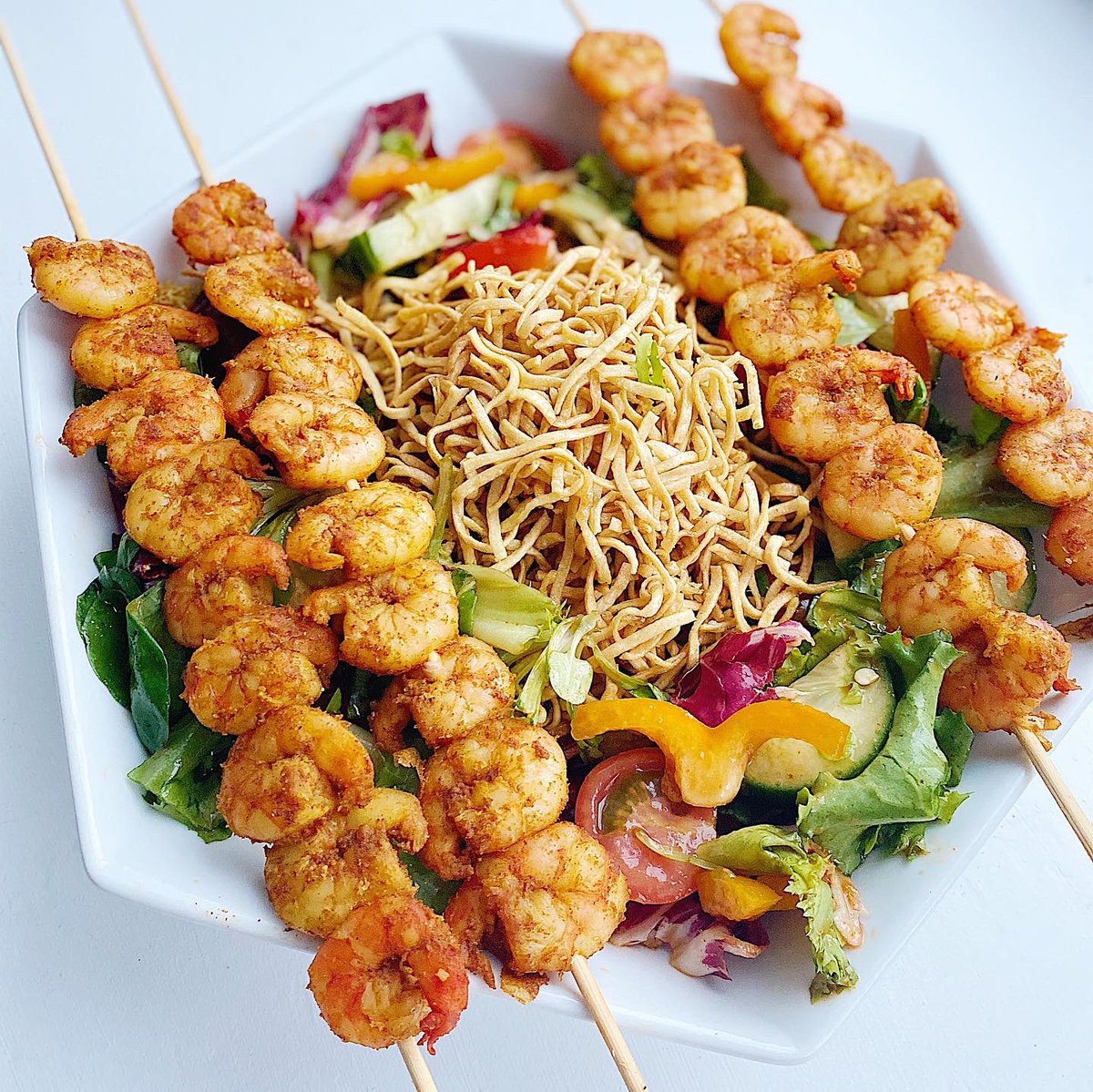 dateconnoisseur's tweet photo. Crispy Noodle Prawn Salad 😍 #iftardiaries https://t.co/0WTHEyRo13