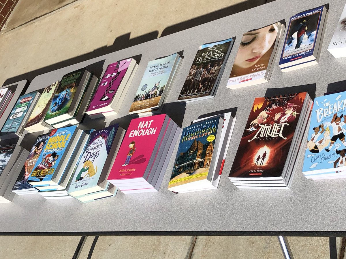 GCPSLibraries's tweet photo. Media Services staff completed a dress rehearsal of our summer Books 2 Kids program. We plan to give out thousands of new books to students during June and July. Check the schedule at https://t.co/lxiDiJmPXa for more details! @GwinnettSchools @TonyThomasWSB @FOX5Atlanta https://t.co/gDfF2ebbQd
