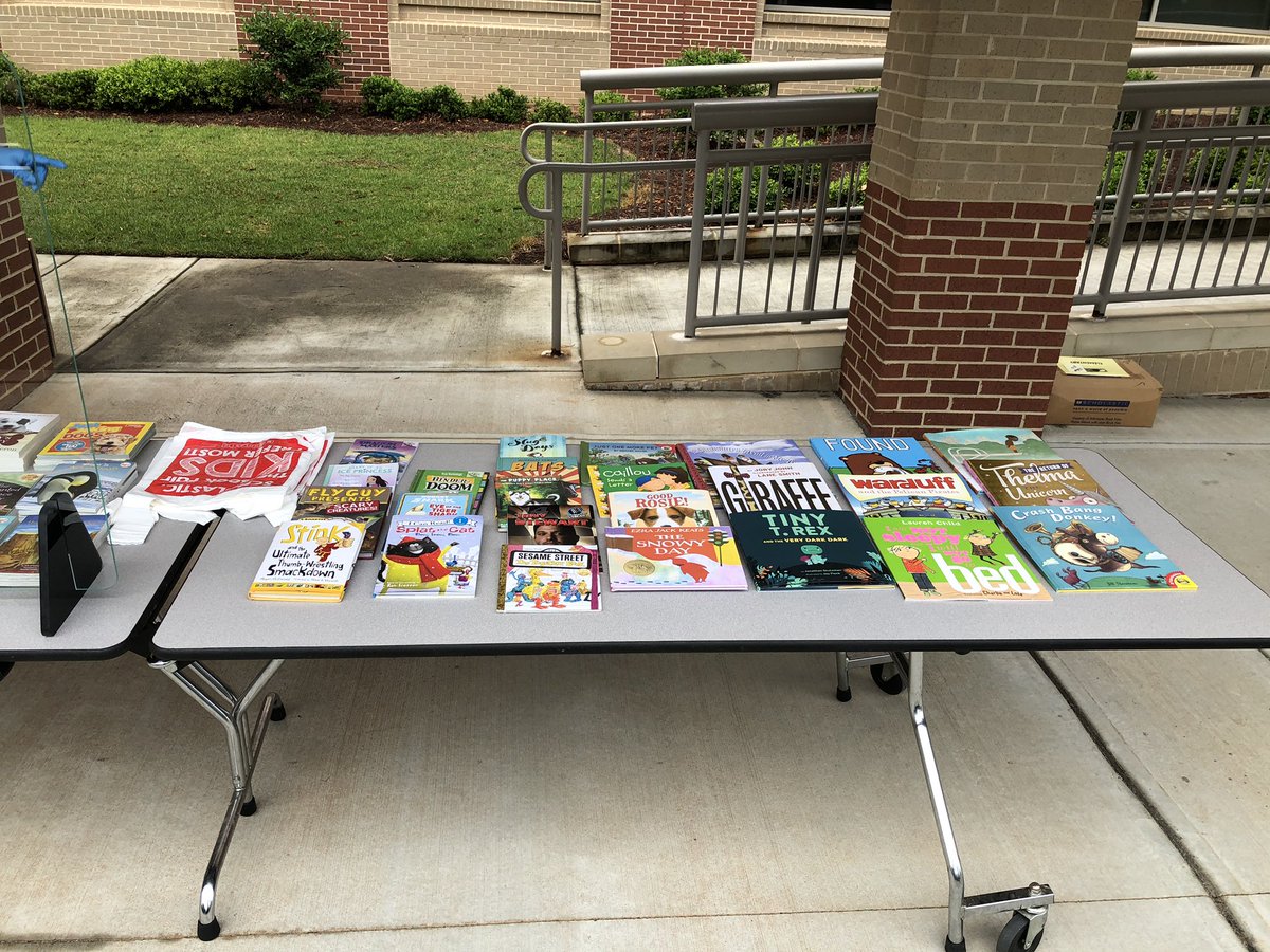 GCPSLibraries's tweet photo. Media Services staff completed a dress rehearsal of our summer Books 2 Kids program. We plan to give out thousands of new books to students during June and July. Check the schedule at https://t.co/lxiDiJmPXa for more details! @GwinnettSchools @TonyThomasWSB @FOX5Atlanta https://t.co/gDfF2ebbQd
