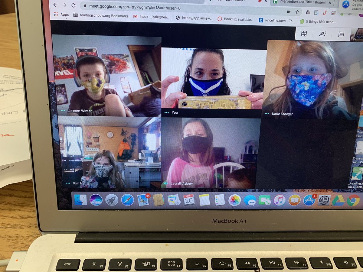 JZreads's tweet photo. Showing off our masks! #readingelementary #inthistogether #makinghistory https://t.co/PXCaHrMn5Z