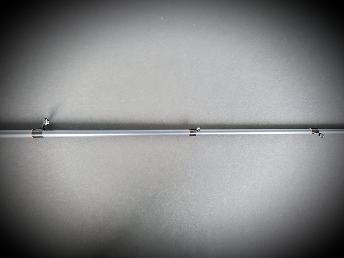 BaldGuyFishing's tweet photo. Setting up a spiral wrap on a custom casting stick. #BaldGuyFishing #AmericanTackleProStaff #MicroWaveGuides #BushidoFishing #BushidoBlanks #WaveArmy #americantackle #Chattanooga #Tennessee #Nooga #TNmade #madeintheUSA #custom #builtforanglers #builtforyou #bassfishing #fishing https://t.co/YJKrACcdln
