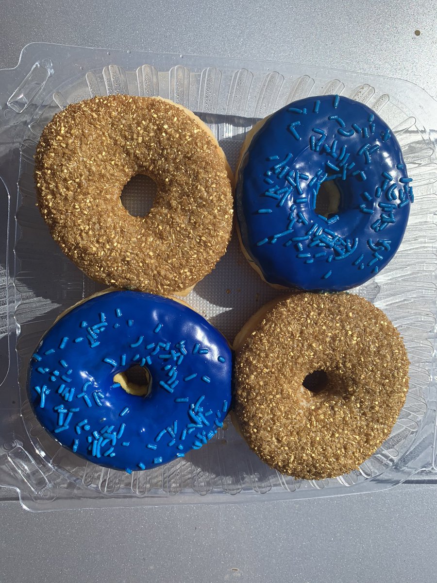 cherry_LA's tweet photo. Yummy 😋 I took a bite out of Sonic the Hedgehog 🤣😂 @cadonuts @sonicmovie #classof2020 🍩🍩🍩 #SonicMovie #SonicGiveaway #donuts #fooji #cherry_la https://t.co/l6nrX6hLbK
