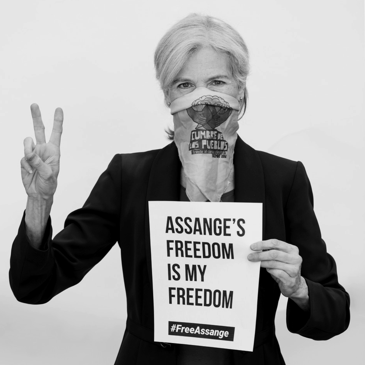 FrancaisUnity4's tweet photo. 🕊 Dr. Jill Stein.
(Twitter: @DrJillStein: Médecin. Candidate du Parti Vert à la présidence pour 2012 et 2016. Activiste pour les peuples, la planète et la paix plutôt que le profit.)
#WeAreMillions #Unity4JFrance #TLFAA #FreeAssange NOW ! https://t.co/Xm7RDjBnh7