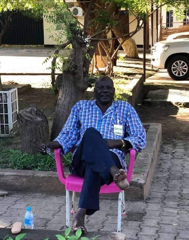 KuethPathot's tweet image. God is always watching...Makuei Lueth, the information minister in South Sudan was denying the present of covid-19 in South Sudan, and now become the victim. He was tested positive with coronavirus two days back and he is now in quarantine.
 
Let us wishing him a quick recovery.