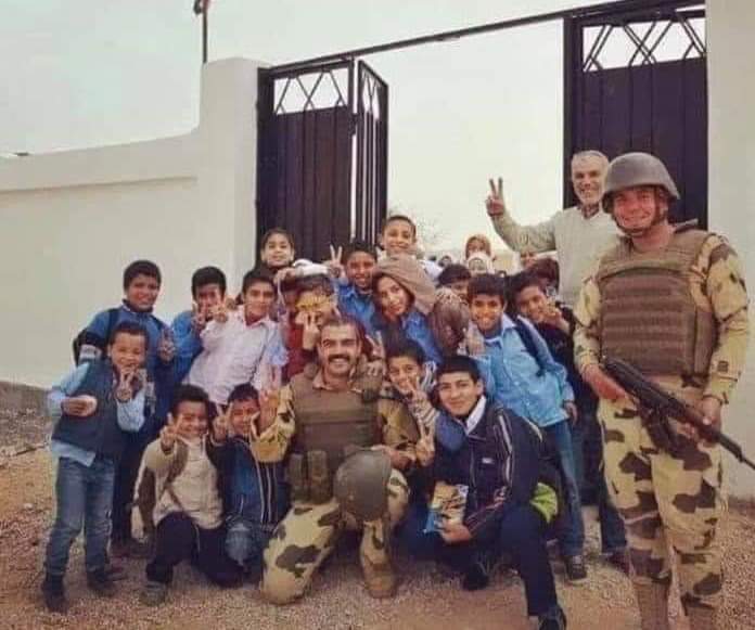 ahmedfathyyle's tweet photo. الملحمة كاملة في حلقة بكرة 
ال حارب في ٧٣ مماتش ابدا 
ولاده وولاد اخواته رجعوا يروا سيناء بدمائهم وأرواحهم 
عاشت قوة مصر النعمة وفنها وولادها 
بيروح شهيد بيتولد مليون شهيد 
@RaghdaaElSaeed @petermimi @AmirKarara @EgyArmySpox @mbcmasr @albezzawy @OfficialHenedy @Amradib https://t.co/8jod7XaooN