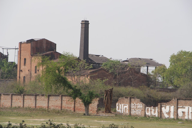 Marhaura was the industrialhub of Saran in the 1980sMarhowrah boasted of four factories of national fame -Kanpur Sugar Works,Morton Confectionary,Saran Distillery &Saran Engineering Works.As all four of them closed down one by one more than a decade ago.  #industryinbihar 5/n