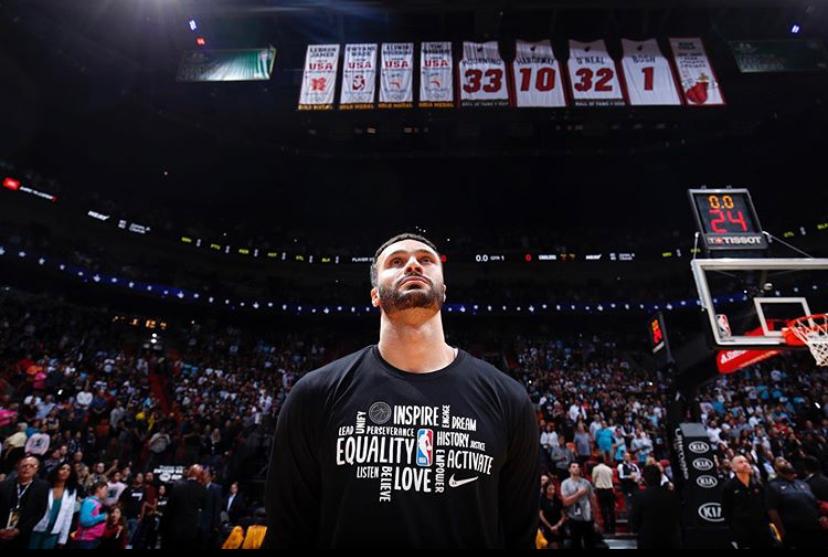 rpoliesportiva's tweet image. Larry Nance Jr pede à NBA que considere seu temor de voltar as quadras.Saiba mais #Alapivô #Cavs #ClevelandCavaliers #Covid19 #doençadecrohn #draft2015 #Lakers #larrynancejr #NBA #nba2020 #Notícias #noticiasdanba #Notíciasextraquadra #PandemiadoCoronavírus bit.ly/2WOA2UQ